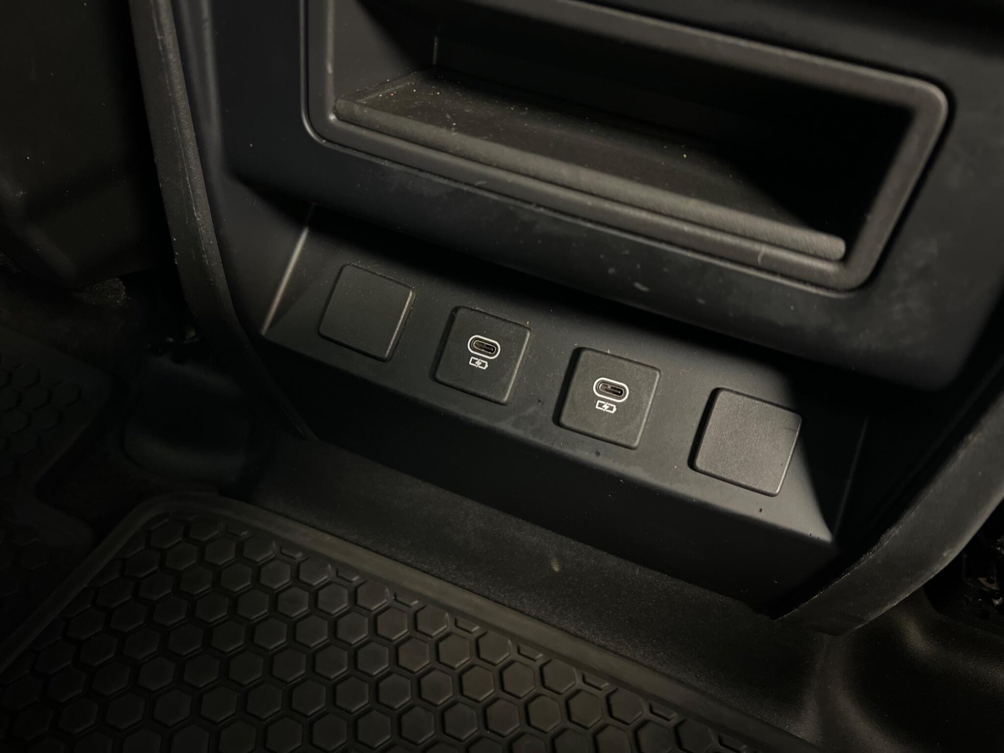 Land Rover Defender 110